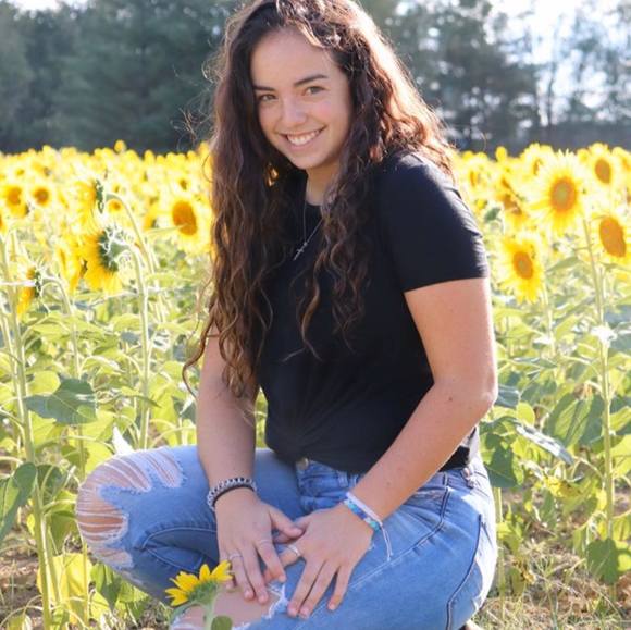 Meet your Posher, Sierra - Picture 1 of 1